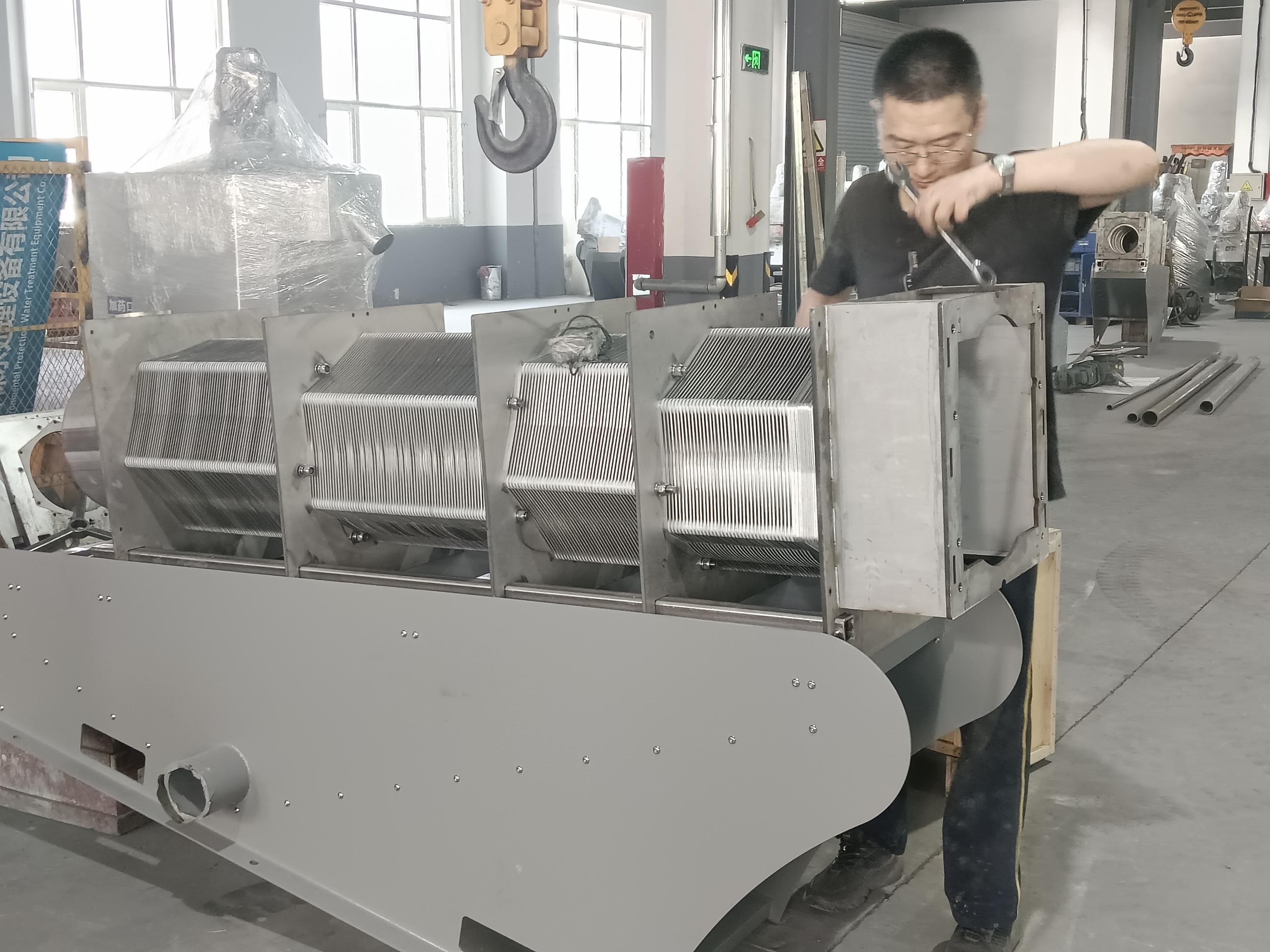 疊螺壓泥機(1)